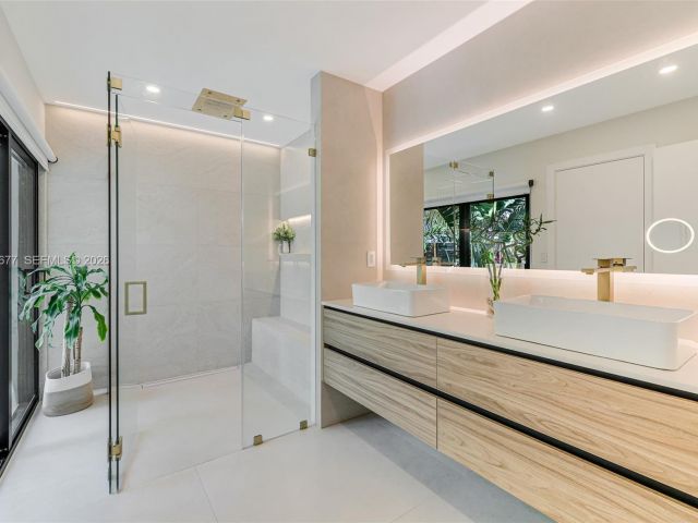 Home for sale at 905 Fairway Drive - photo 7509474