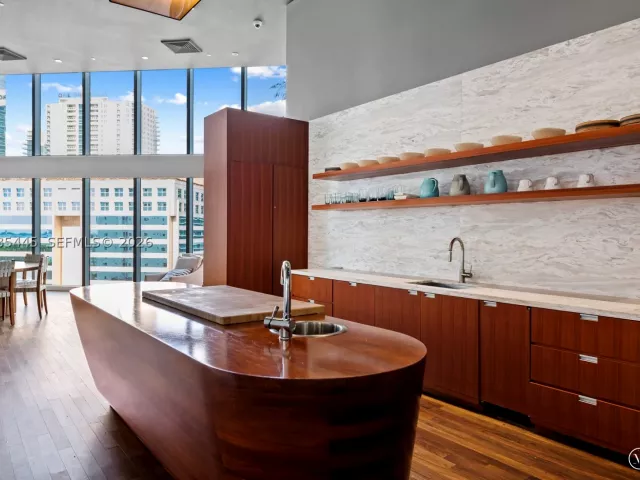 2-bedroom condo for sale in Miami - 1300 Brickell Bay Dr 1903 - MondialRealty