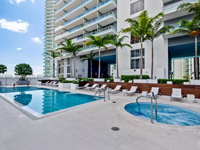 2-bedroom condo for sale in Miami - 1300 Brickell Bay Dr 1903 - MondialRealty