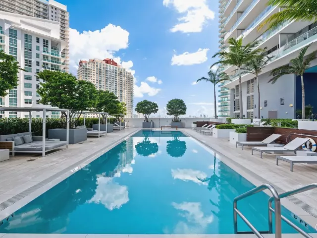 2-bedroom condo for sale in Miami - 1300 Brickell Bay Dr 1903 - MondialRealty