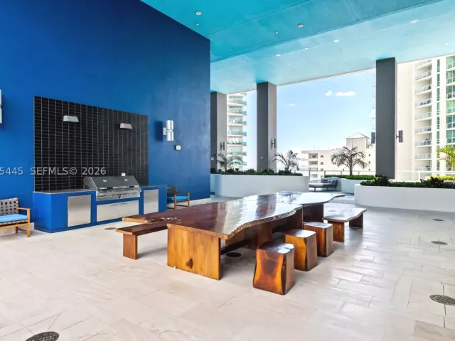 2-bedroom condo for sale in Miami - 1300 Brickell Bay Dr 1903 - MondialRealty