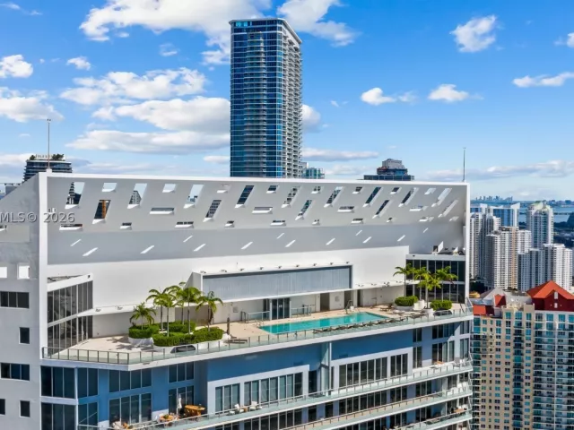 2-bedroom condo for sale in Miami - 1300 Brickell Bay Dr 1903 - MondialRealty
