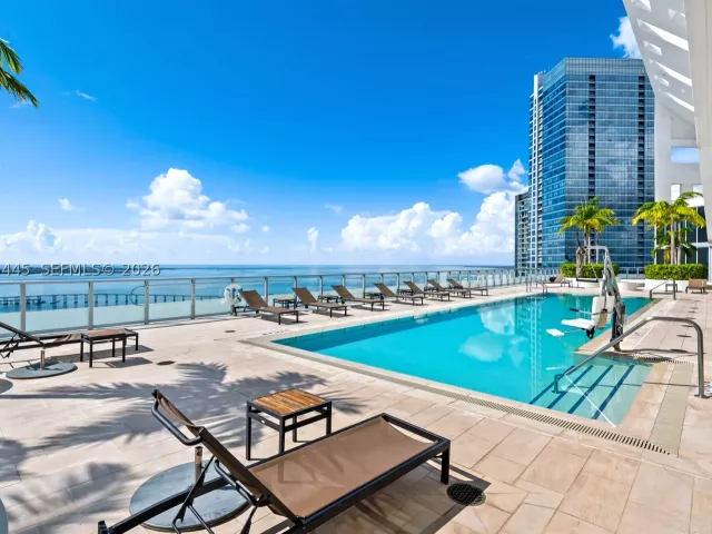 2-bedroom condo for sale in Miami - 1300 Brickell Bay Dr 1903 - MondialRealty