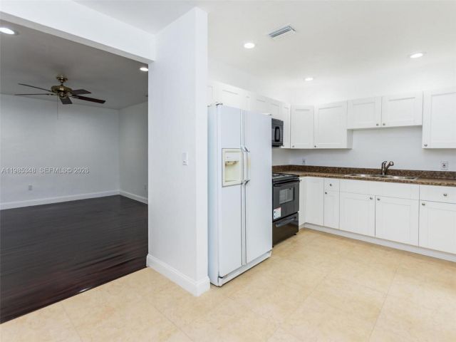 Home for rent at 6300 NW 41st St - photo 7487376