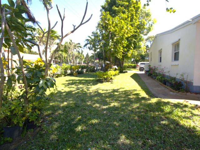 Home for sale at 1142 NW 2nd Ave - photo 7481716