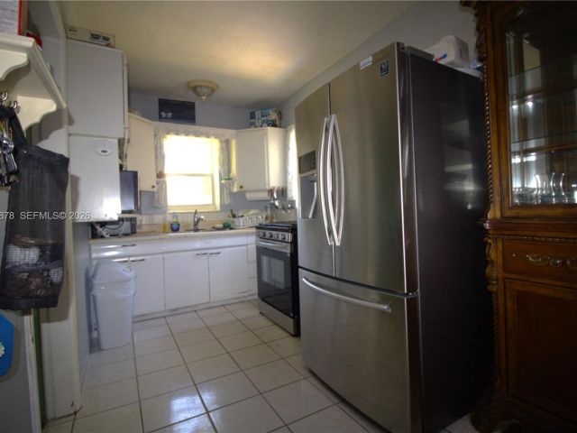 Home for sale at 1142 NW 2nd Ave - photo 7481720