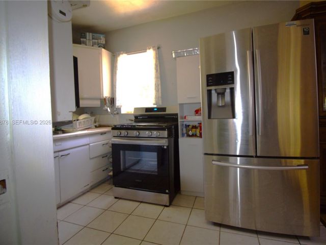 Home for sale at 1142 NW 2nd Ave - photo 7481726