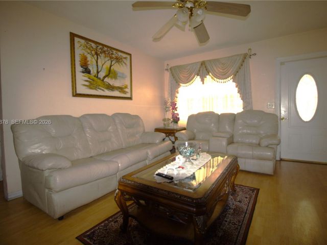 Home for sale at 1142 NW 2nd Ave - photo 7481727