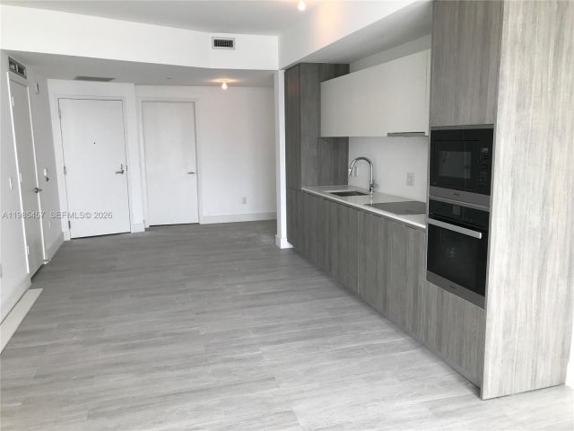 Apartment for rent  Unit #1008 - photo 7491273