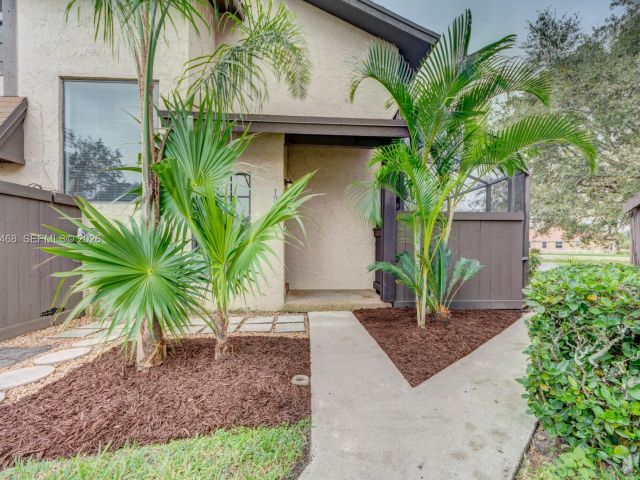 Home for rent at 1960 Bayberry Dr 1960 - photo 7454093