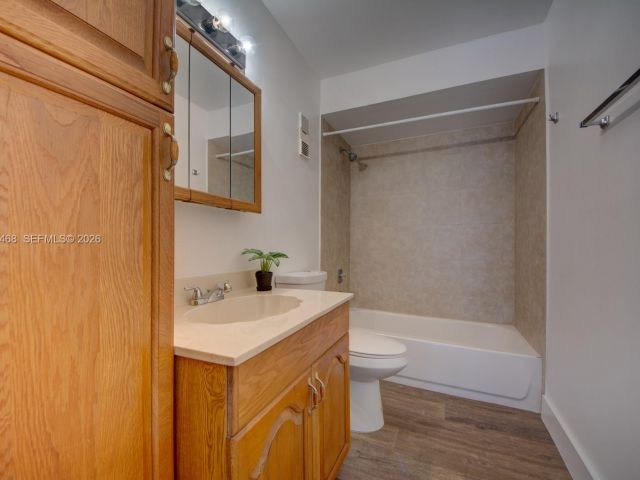 Home for rent at 1960 Bayberry Dr 1960 - photo 7454107