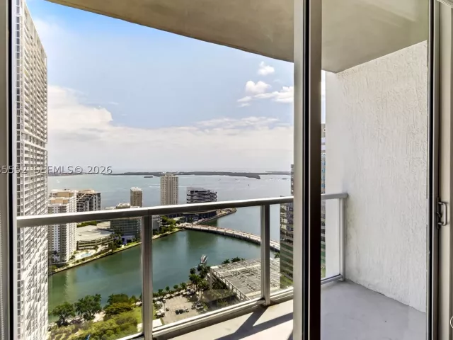 3-bedroom condo for sale in Miami - 500 Brickell Ave 3901 - MondialRealty