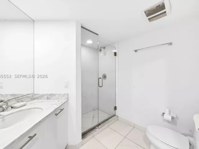 3-bedroom condo for sale in Miami - 500 Brickell Ave 3901 - MondialRealty