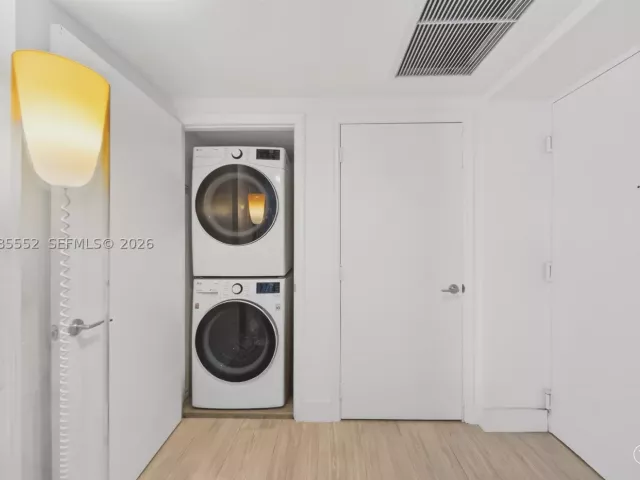 3-bedroom condo for sale in Miami - 500 Brickell Ave 3901 - MondialRealty