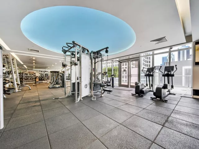 3-bedroom condo for sale in Miami - 500 Brickell Ave 3901 - MondialRealty