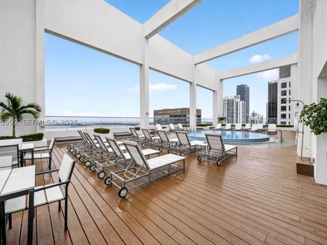 3-bedroom condo for sale in Miami - 500 Brickell Ave 3901 - MondialRealty