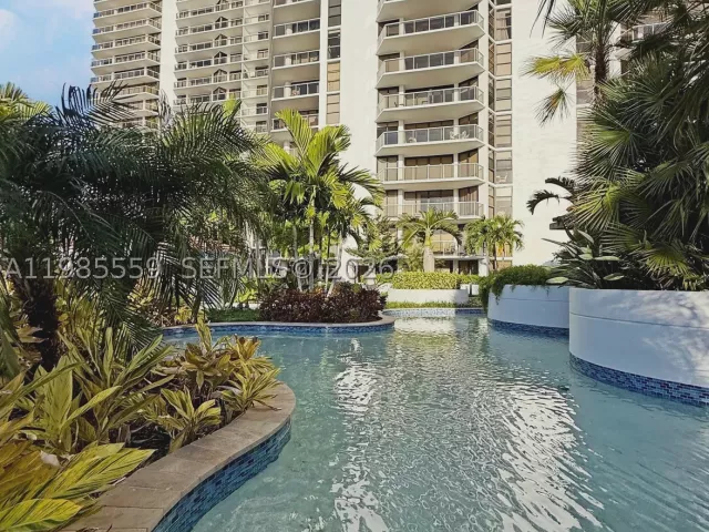 2-bedroom condo for sale in Aventura - 20281 E Country Club Dr 2409 - MondialRealty