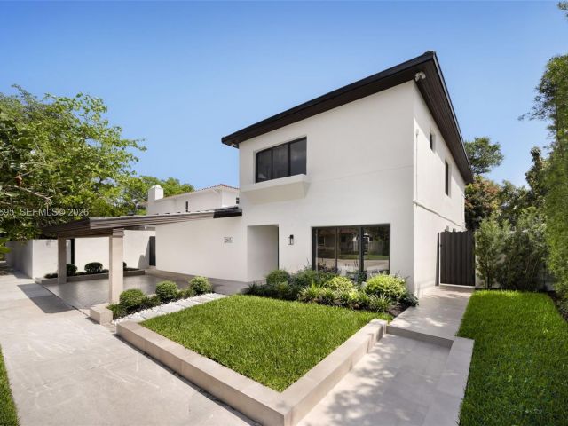 Home for sale at 2805 SW 4th Ave - photo 7525321