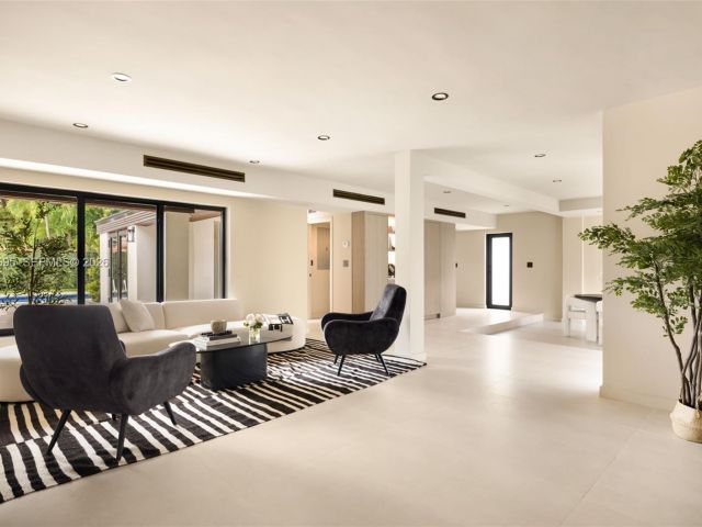 Home for sale at 2805 SW 4th Ave - photo 7525323