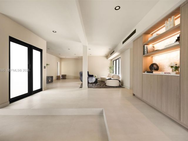 Home for sale at 2805 SW 4th Ave - photo 7525326