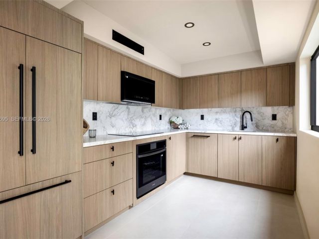 Home for sale at 2805 SW 4th Ave - photo 7525330