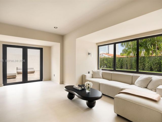 Home for sale at 2805 SW 4th Ave - photo 7525332