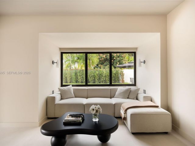 Home for sale at 2805 SW 4th Ave - photo 7525333