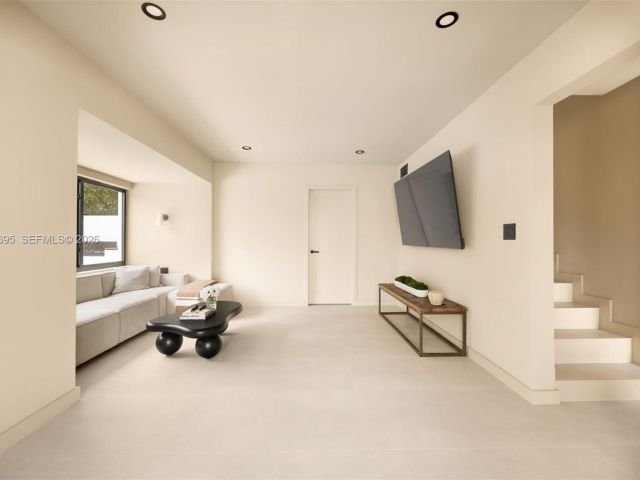 Home for sale at 2805 SW 4th Ave - photo 7525336