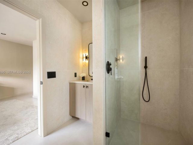 Home for sale at 2805 SW 4th Ave - photo 7525339