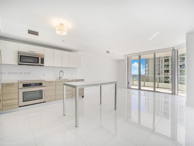 Apartment for rent  Unit #1803 - photo 7509759