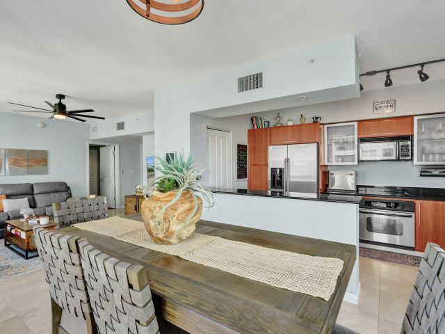 2-bedroom condo for sale in Fort Lauderdale - 600 W Las Olas Boulevard 1803s - MondialRealty