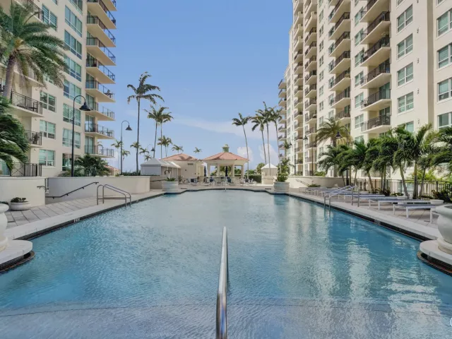 2-bedroom condo for sale in Fort Lauderdale - 600 W Las Olas Boulevard 1803s - MondialRealty