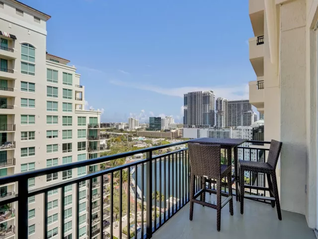 2-bedroom condo for sale in Fort Lauderdale - 600 W Las Olas Boulevard 1803s - MondialRealty