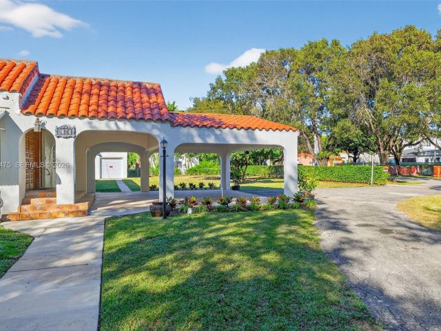 Home for rent at 1305 Alhambra Cir - photo 7470407