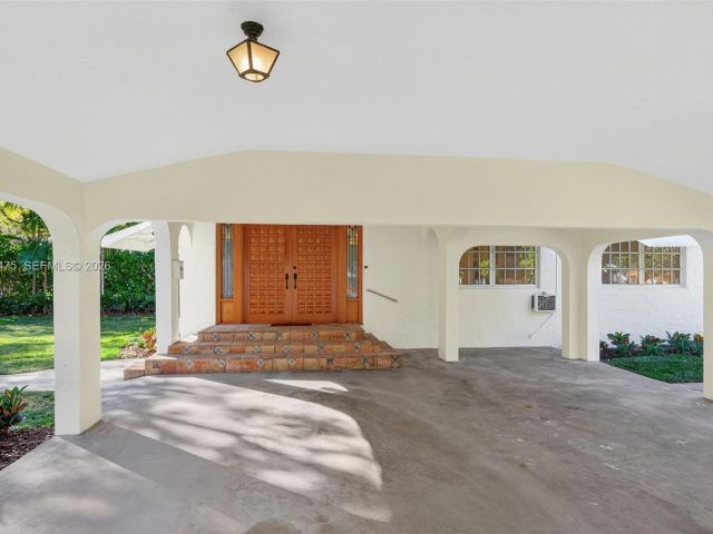 Home for rent at 1305 Alhambra Cir - photo 7470409