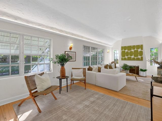 Home for rent at 1305 Alhambra Cir - photo 7470414