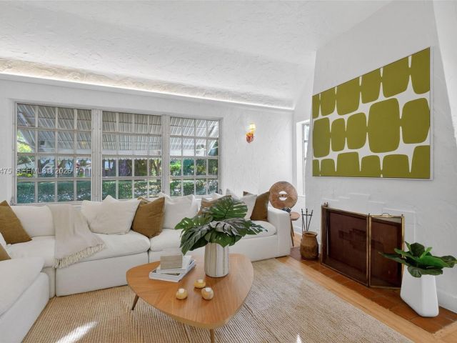 Home for rent at 1305 Alhambra Cir - photo 7470418