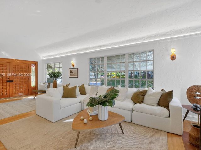 Home for rent at 1305 Alhambra Cir - photo 7470419