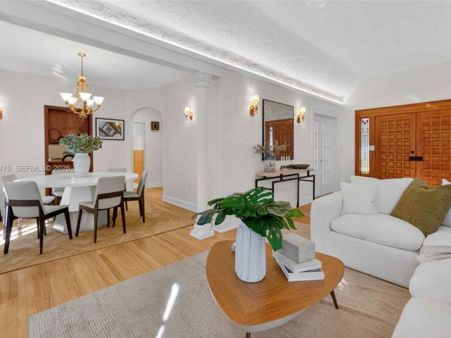 Home for rent at 1305 Alhambra Cir - photo 7470423