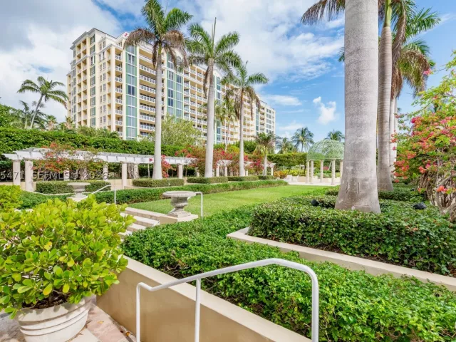 3-bedroom condo for rent in Key Biscayne - 445 Grand Bay Dr 310 - MondialRealty