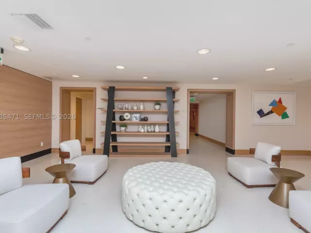 3-bedroom condo for rent in Key Biscayne - 445 Grand Bay Dr 310 - MondialRealty