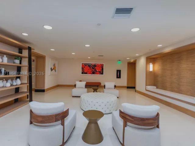 3-bedroom condo for rent in Key Biscayne - 445 Grand Bay Dr 310 - MondialRealty