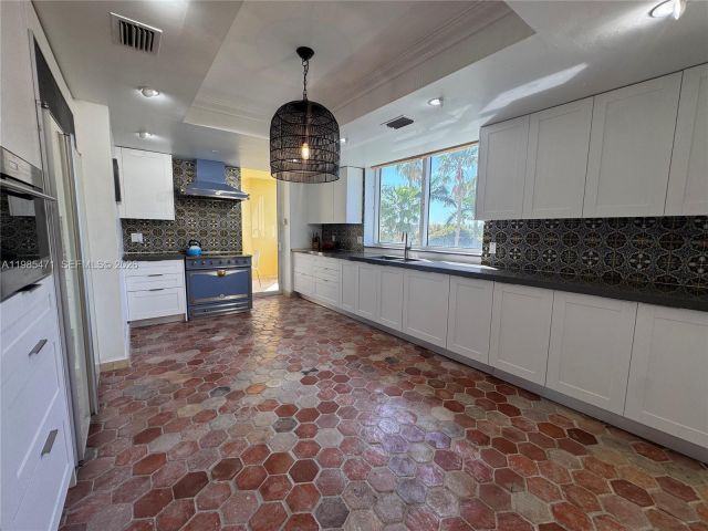 Apartment for rent  Unit #310 - photo 7518310