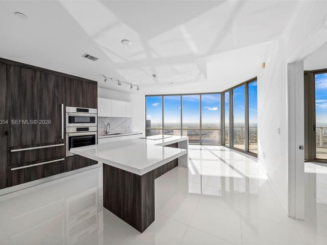 Apartment for sale  Unit #4010 - photo 7487786