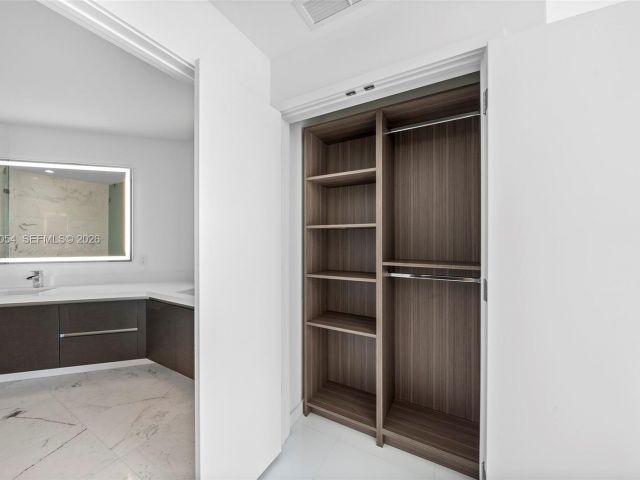 Apartment for sale  Unit #4010 - photo 7487791