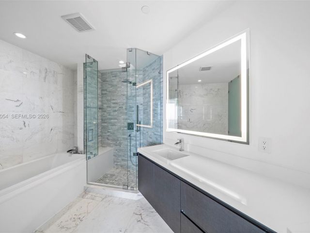 Apartment for sale  Unit #4010 - photo 7487792