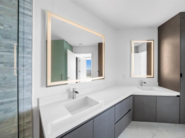 Apartment for sale  Unit #4010 - photo 7487793