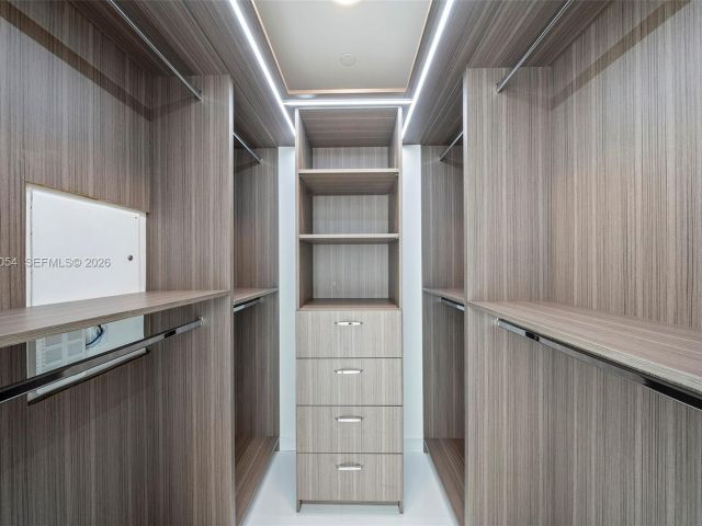 Apartment for sale  Unit #4010 - photo 7487794