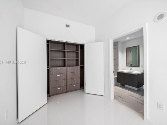 Apartment for sale  Unit #4010 - photo 7487795