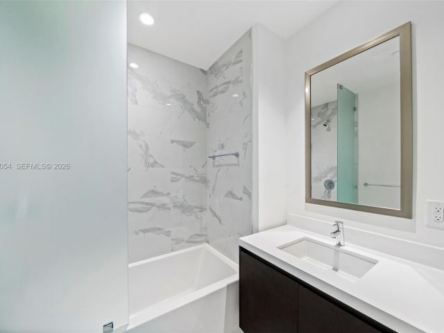 Apartment for sale  Unit #4010 - photo 7487796